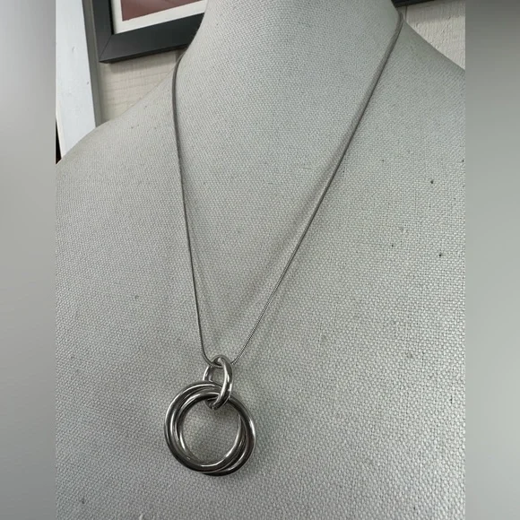 Older silvertone floating circles necklace - Picture 3 of 6